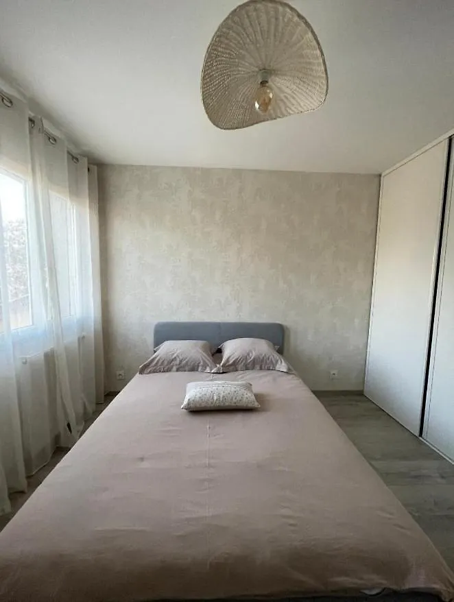 Maison Moderne Saint-Genis-Laval 0*,